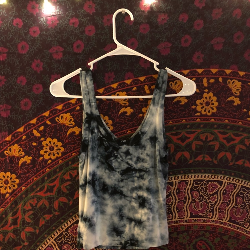 American Eagle Tye-Dyed V-tank - Picture 2 of 3